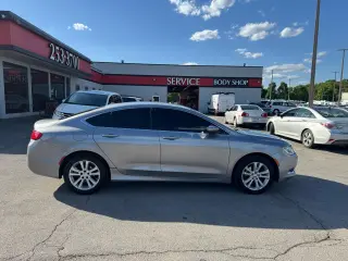 2016 Chrysler 200 4dr Sdn Limited FWD