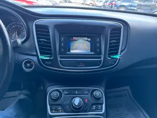 2016 Chrysler 200 4dr Sdn Limited FWD