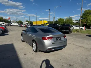 2016 Chrysler 200 4dr Sdn Limited FWD