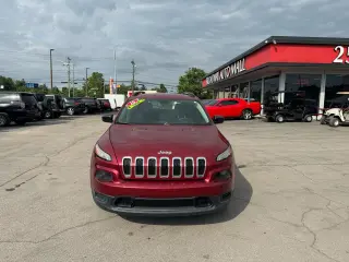 2016 Jeep Cherokee FWD 4dr Sport