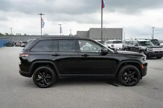 Jeep Grand Cherokee 2022 4x4 Laredo 4dr SUV (midyear release)