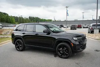 Jeep Grand Cherokee 2022 4x4 Laredo 4dr SUV (midyear release)
