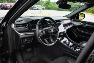 Jeep Grand Cherokee 2022 4x4 Laredo 4dr SUV (midyear release)