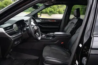 Jeep Grand Cherokee 2022 4x4 Laredo 4dr SUV (midyear release)