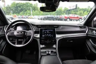 Jeep Grand Cherokee 2022 4x4 Laredo 4dr SUV (midyear release)