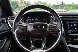 Jeep Grand Cherokee 2022 4x4 Laredo 4dr SUV (midyear release)