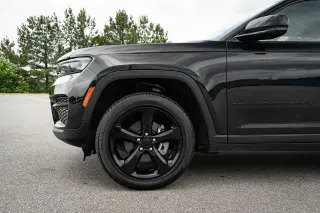 Jeep Grand Cherokee 2022 4x4 Laredo 4dr SUV (midyear release)
