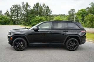 Jeep Grand Cherokee 2022 4x4 Laredo 4dr SUV (midyear release)