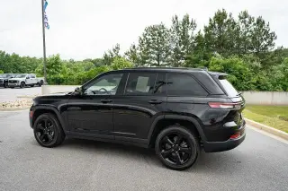 Jeep Grand Cherokee 2022 4x4 Laredo 4dr SUV (midyear release)