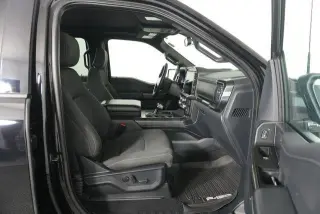 Ford F-150 2023 4x4 Platinum 4dr SuperCrew 5.5 ft. SB