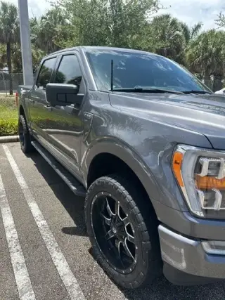 Ford F-150 2022 4x4 XL 4dr SuperCrew 5.5 ft. SB