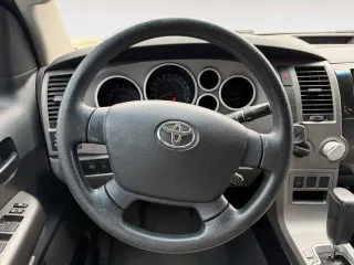 Toyota Tundra 2012 4x4 Grade 4dr Double Cab Pickup SB (4.6L V8)