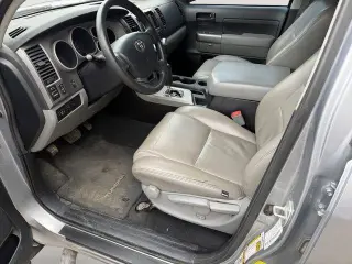 Toyota Tundra 2012 4x4 Grade 4dr Double Cab Pickup SB (4.6L V8)