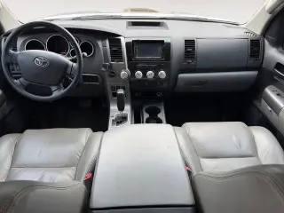 Toyota Tundra 2012 4x4 Grade 4dr Double Cab Pickup SB (4.6L V8)