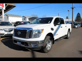 2017 Nissan Titan 4x4 Crew Cab SV