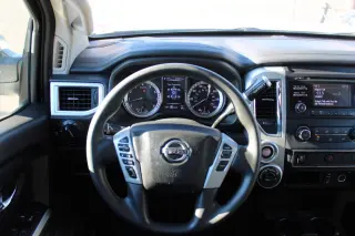 2017 Nissan Titan 4x4 Crew Cab SV