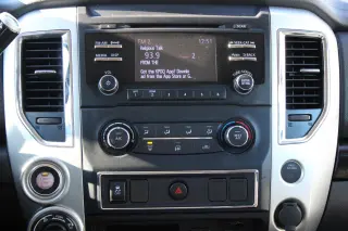 2017 Nissan Titan 4x4 Crew Cab SV
