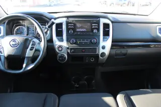 2017 Nissan Titan 4x4 Crew Cab SV