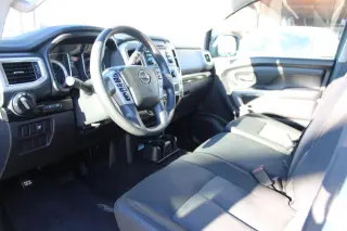 2017 Nissan Titan 4x4 Crew Cab SV