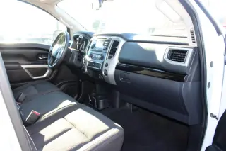 2017 Nissan Titan 4x4 Crew Cab SV