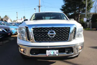 2017 Nissan Titan 4x4 Crew Cab SV