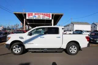 2017 Nissan Titan 4x4 Crew Cab SV