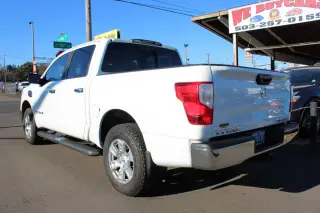 2017 Nissan Titan 4x4 Crew Cab SV