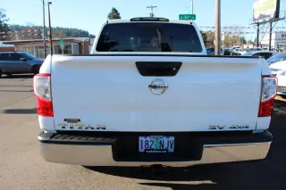 2017 Nissan Titan 4x4 Crew Cab SV