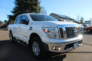 2017 Nissan Titan 4x4 Crew Cab SV