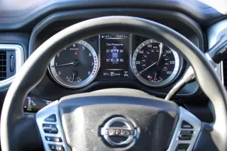 2017 Nissan Titan 4x4 Crew Cab SV