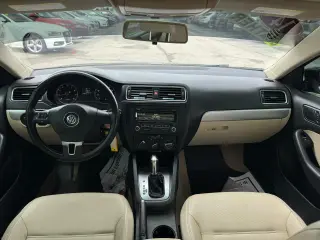 2014 Volkswagen Jetta Sedan 4dr Auto SE PZEV