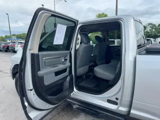 2017 RAM 2500 SLT 4x4 Crew Cab 6'4" Box