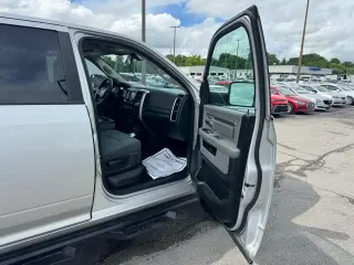 2017 RAM 2500 SLT 4x4 Crew Cab 6'4" Box