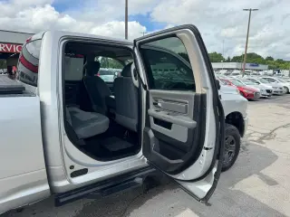 2017 RAM 2500 SLT 4x4 Crew Cab 6'4" Box