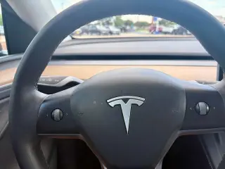 Tesla Model Y 2024 AWD Long Range 4dr Crossover