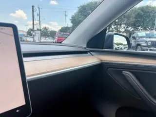 Tesla Model Y 2024 AWD Long Range 4dr Crossover