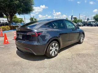 Tesla Model Y 2024 AWD Long Range 4dr Crossover