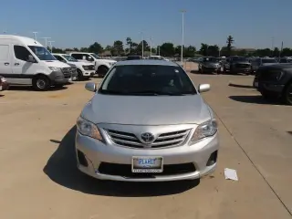 Toyota Corolla 2013 S 4dr Sedan 5M