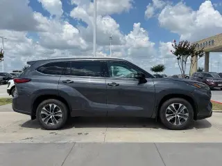 Toyota Highlander 2021 AWD XLE 4dr SUV