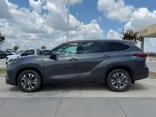 Toyota Highlander 2021 AWD XLE 4dr SUV