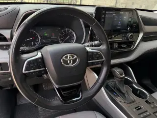 Toyota Highlander 2021 AWD XLE 4dr SUV