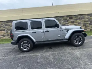 Jeep Wrangler Unlimited 2018 4x4 Moab 4dr SUV (midyear release)