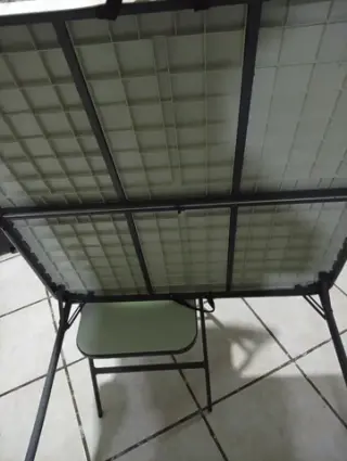 Mesa y sillas plegables
