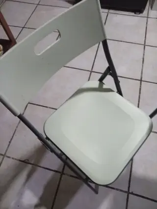 Mesa y sillas plegables