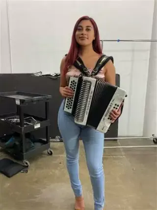 MUSICA VERSATIL EN LOS ANGELES