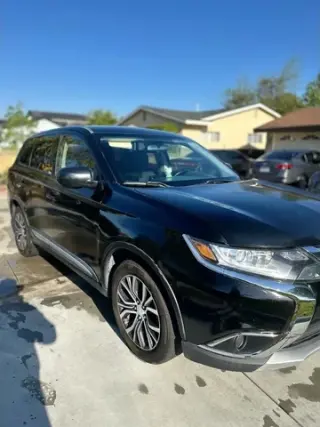 🚗 2017 Mitsubishi Outlander –