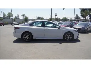 2024 Toyota Camry SE Sedan 4D