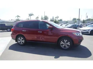 2018 Nissan Pathfinder SV