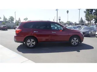 2018 Nissan Pathfinder SV