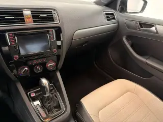 Volkswagen Jetta 2016 1.8T Sport 4dr Sedan 6A PZEV